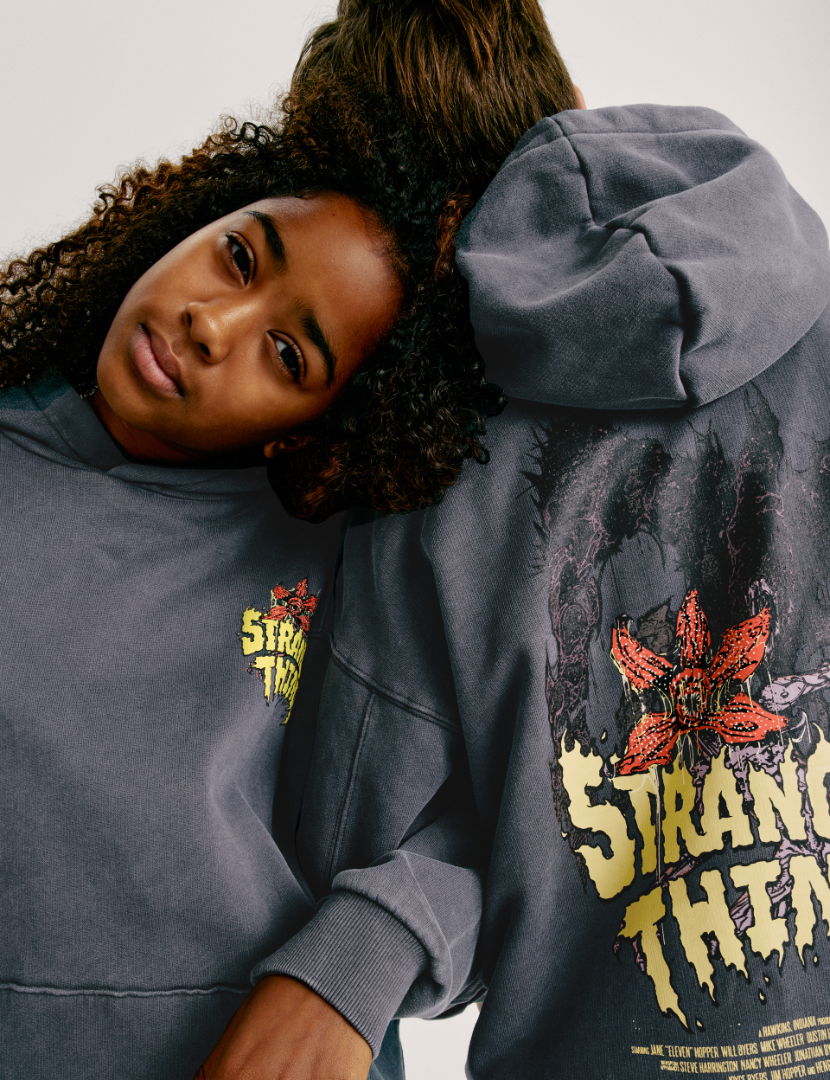 Saf Pamuk Karışımlı Stranger Things Kapüşonlu Sweatshirt (6-16 Yaş)