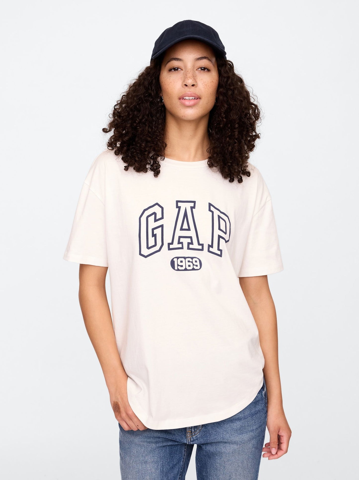 Kırık Beyaz Gap Arch Logo T-Shirt