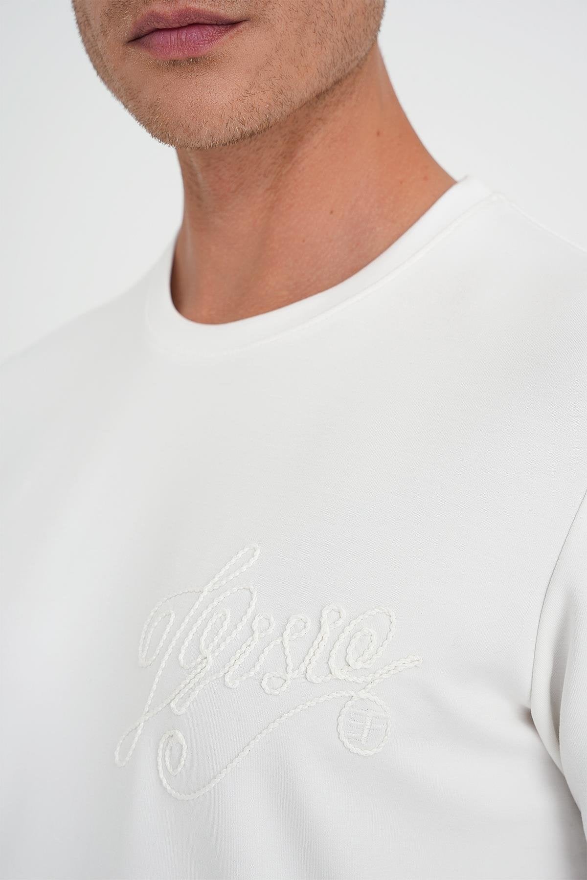 Comfort Fit Bisiklet Yaka Nakışlı Kısa Kol Ekru Pamuk Tişört Ts 910