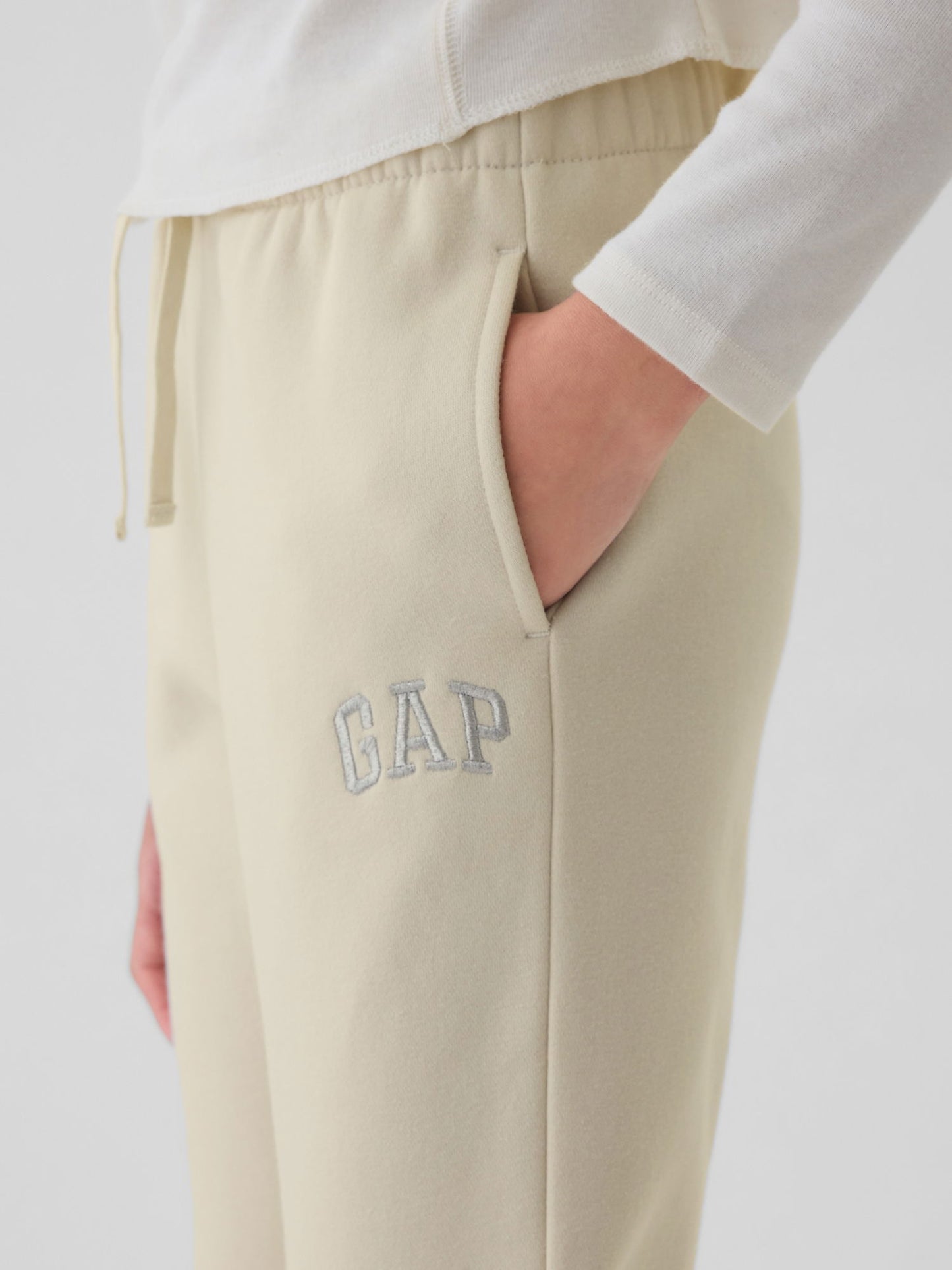 Kırık Beyaz Gap Logo Jogger Slouchy Fleece Eşofman Altı