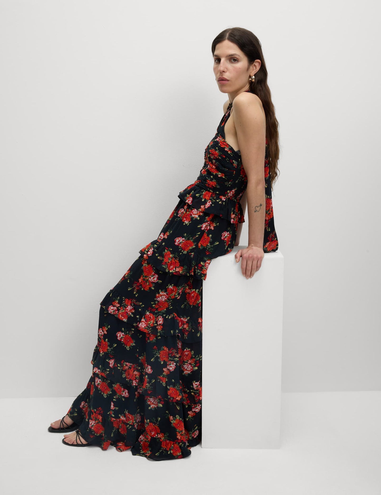 Çiçek Desenli Halter Yaka Katmanlı Maxi Elbise