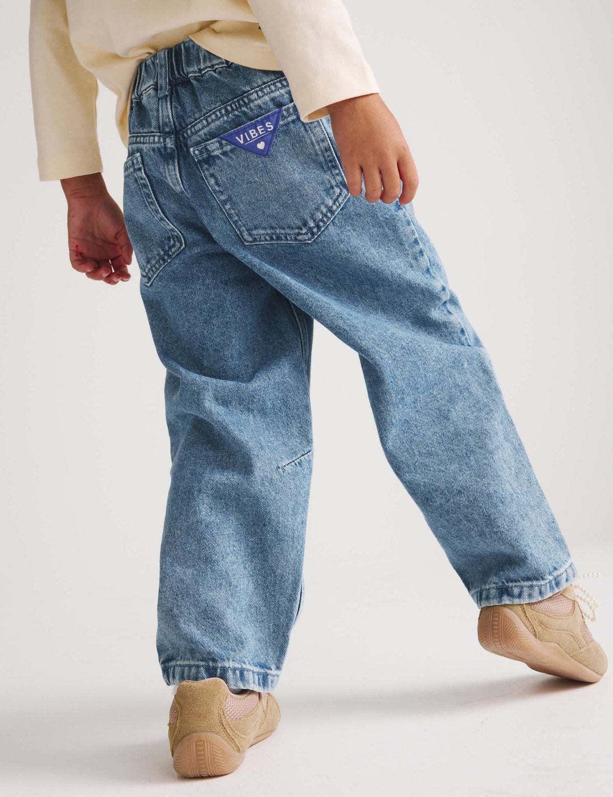 Rozet Detaylı Barrel Leg Jean
