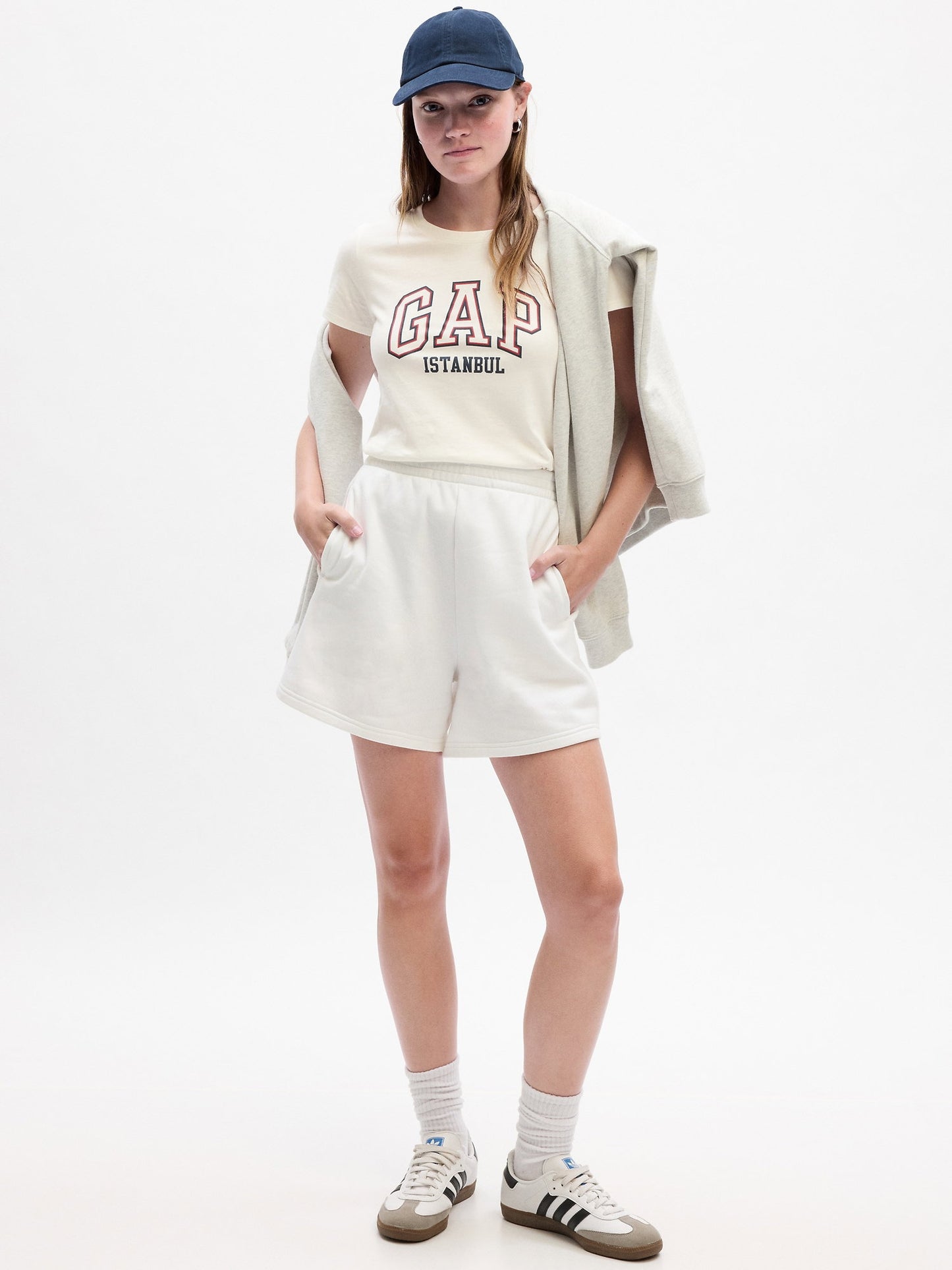Beyaz Gap Istanbul Logo T-shirt