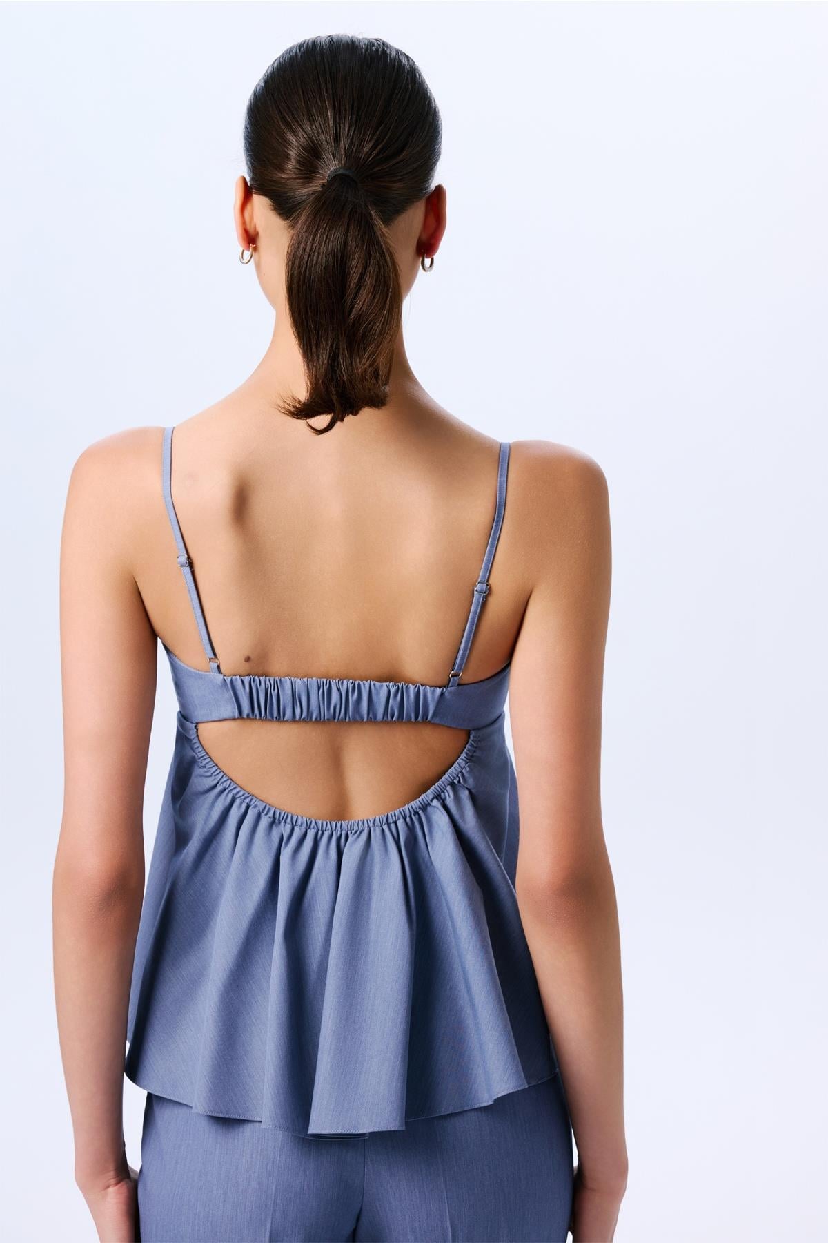 Degaje Detaylı Askılı Indigo Bluz