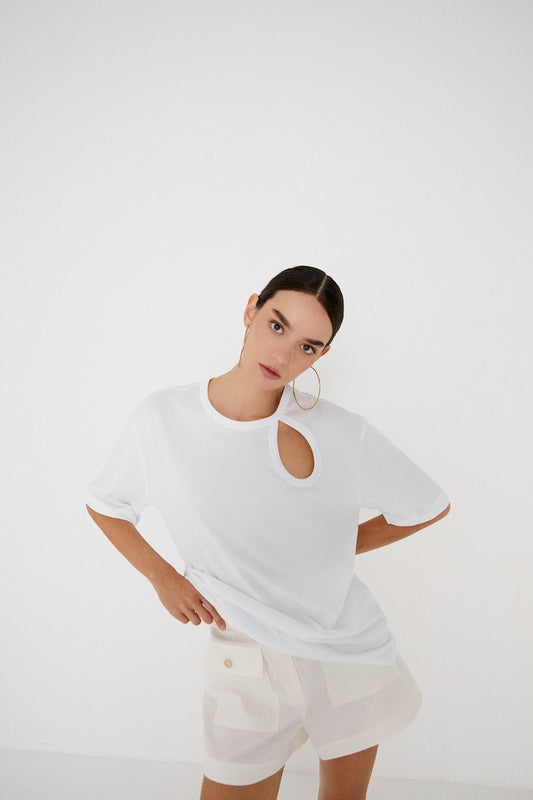Dekolte Detaylı Beyaz Basic T-Shirt