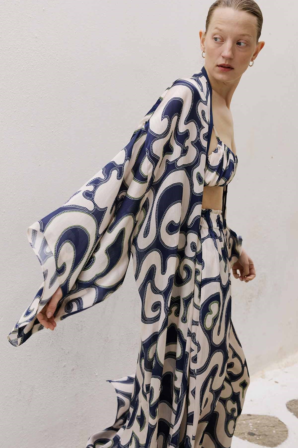 Desenli Geniş Kollu Midi Lacivert Kimono