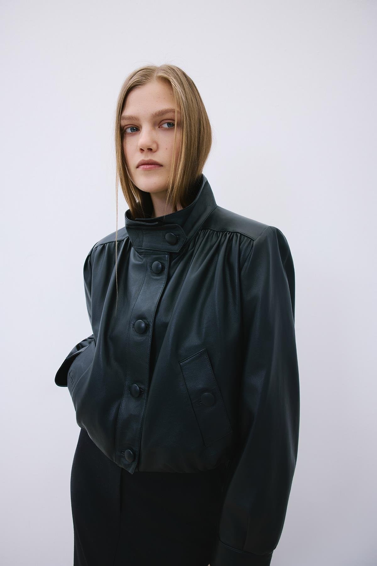 Dik Yaka Hakiki Deri Crop Siyah Ceket