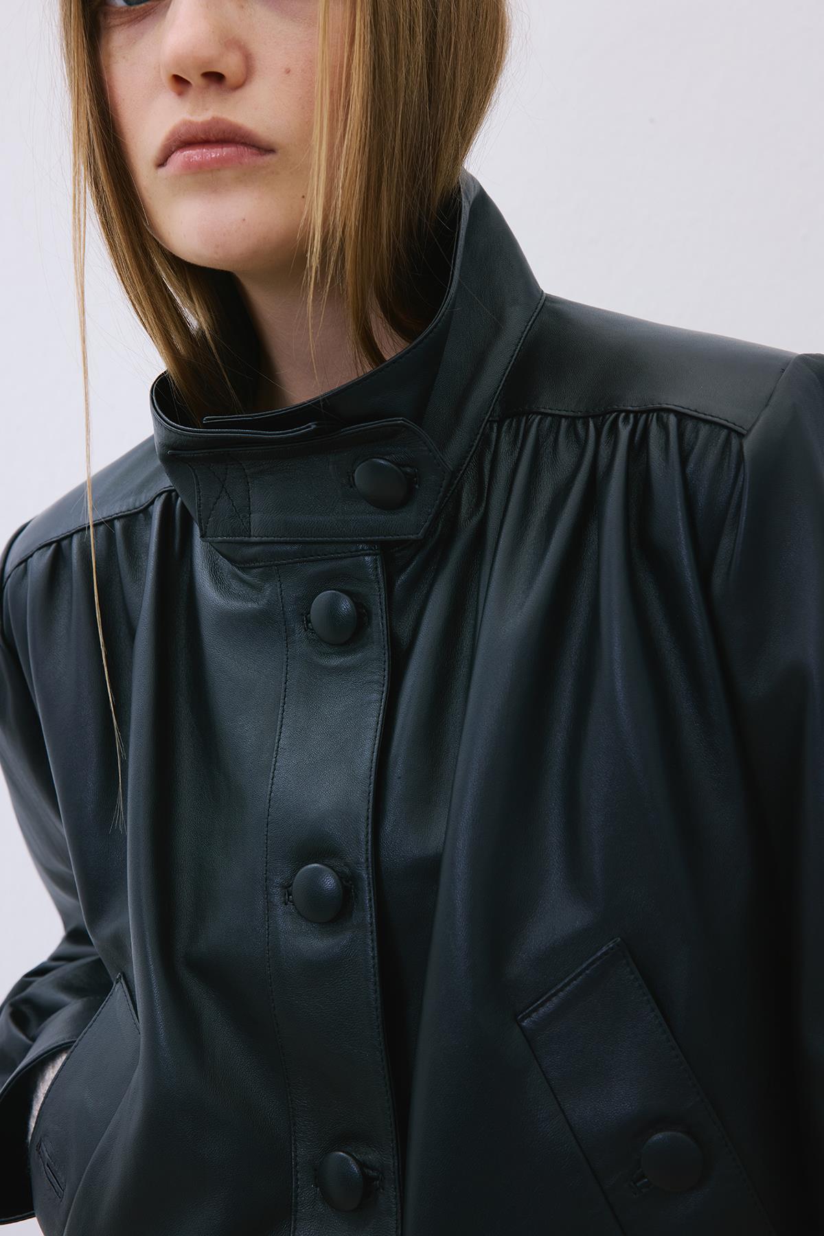 Dik Yaka Hakiki Deri Crop Siyah Ceket