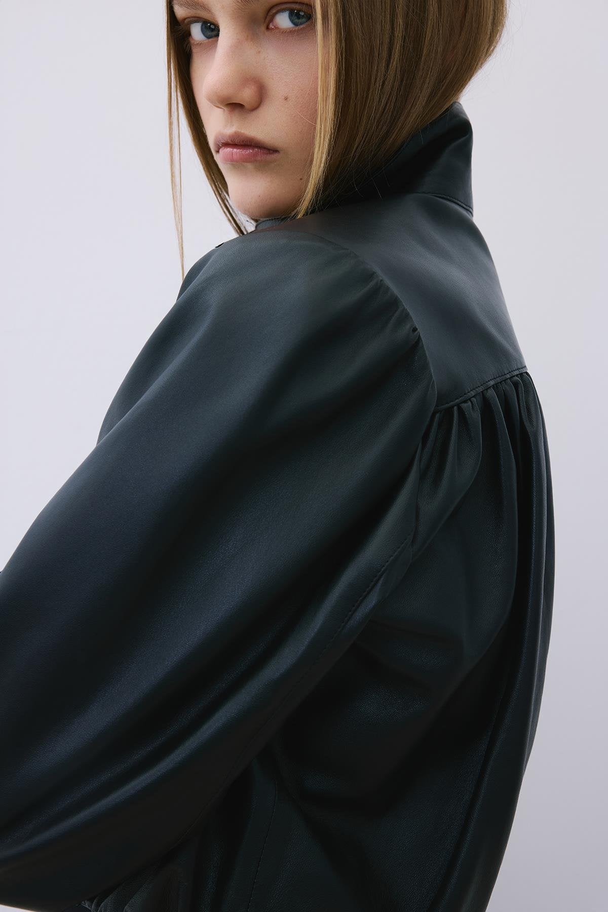 Dik Yaka Hakiki Deri Crop Siyah Ceket