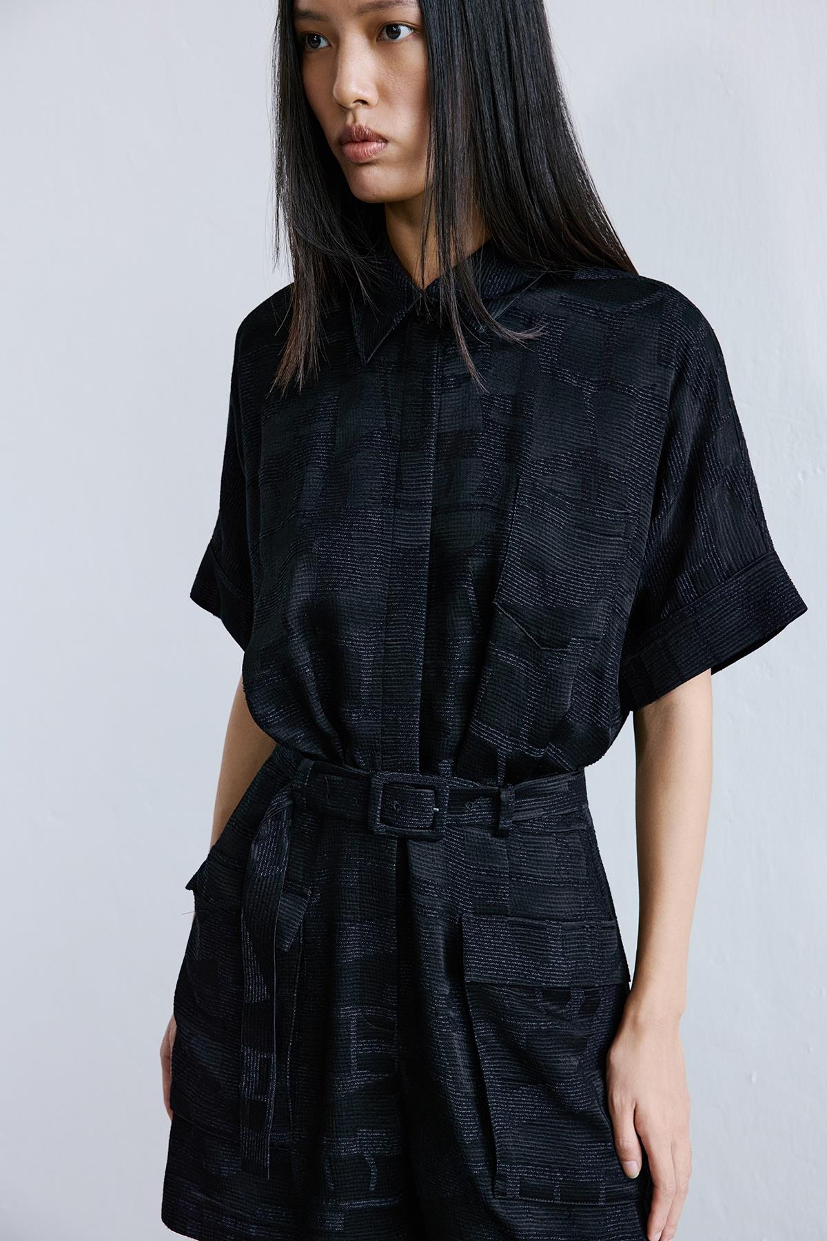 Dokulu Mini Siyah Tulum