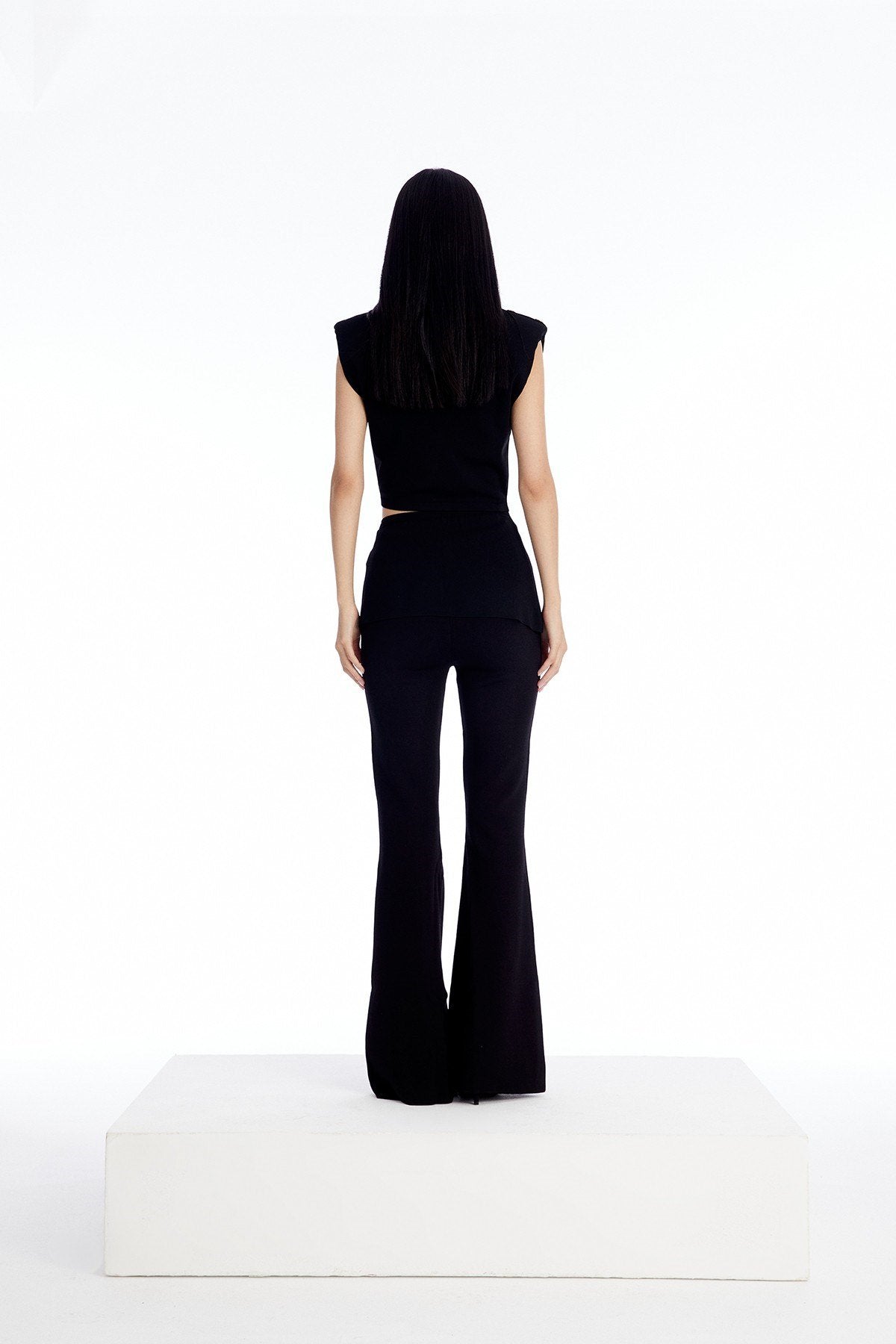 Düğme Detaylı Siyah Cut-out Bluz