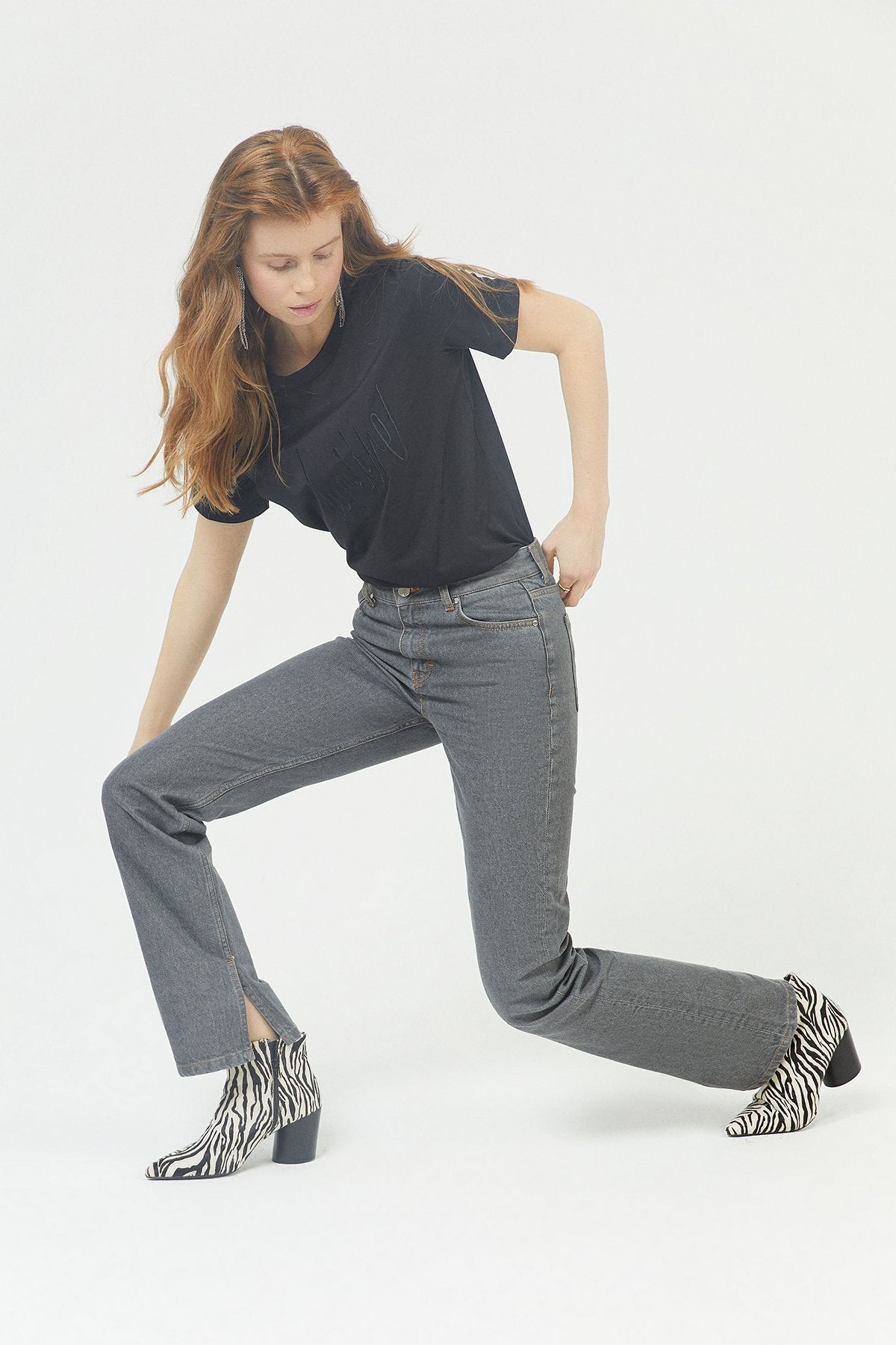 Gri Yırtmaçlı Düz Kesim Jean