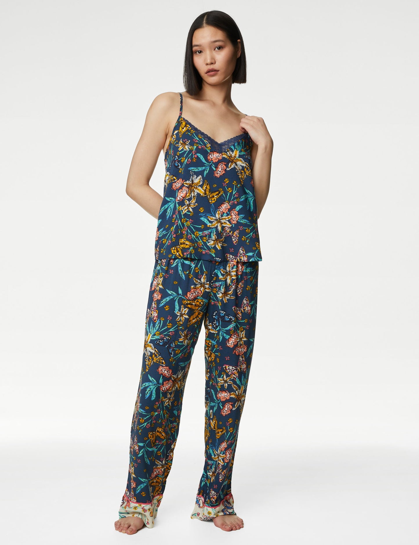 Çiçek Desenli Askılı Pijama Üstü