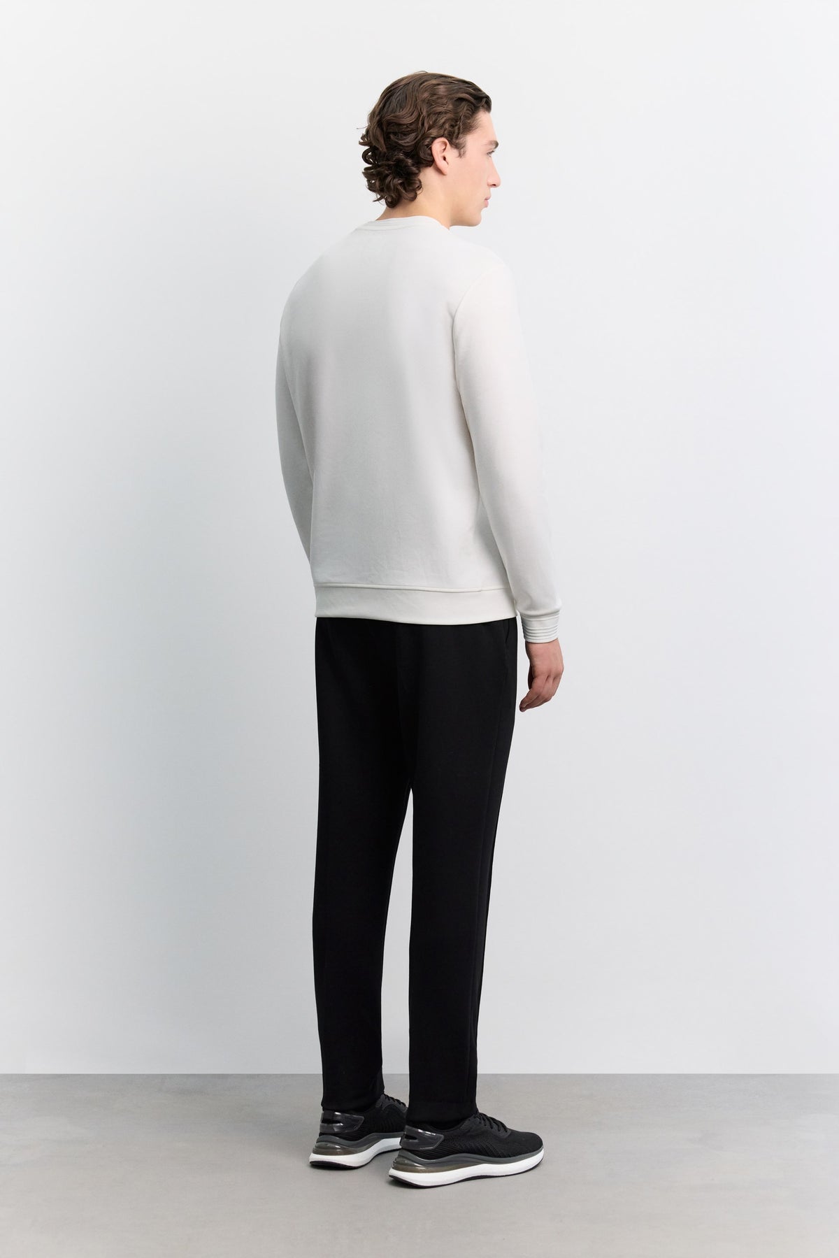 Ekru Bisiklet Yaka Kolay Ütülenen Sweatshirt