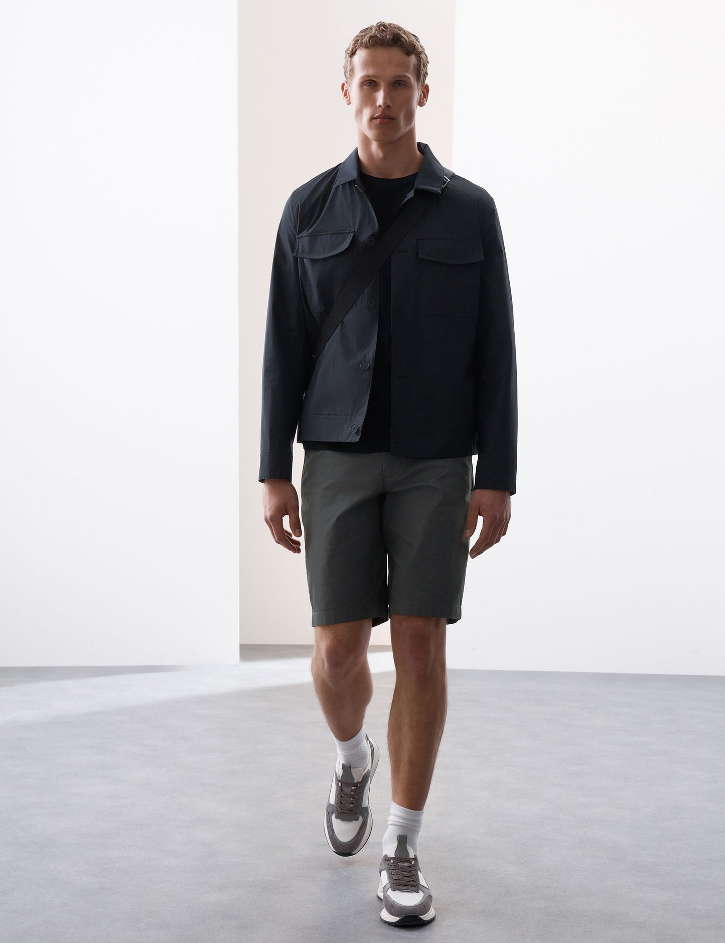 Pamuk Karışımlı Regular Fit Lightweight Chino Şort