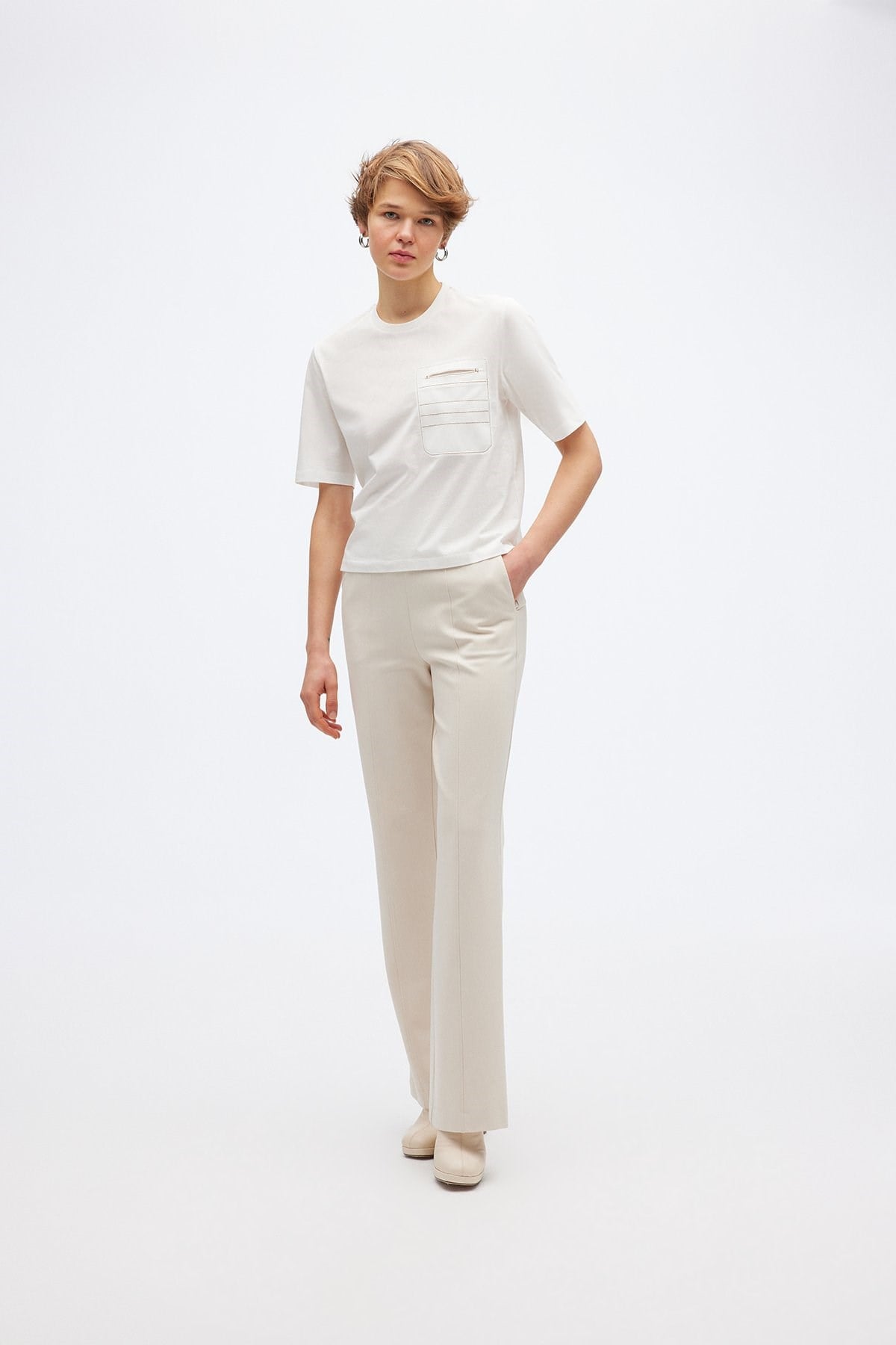 Cep Detaylı Basic Ekru T-shirt