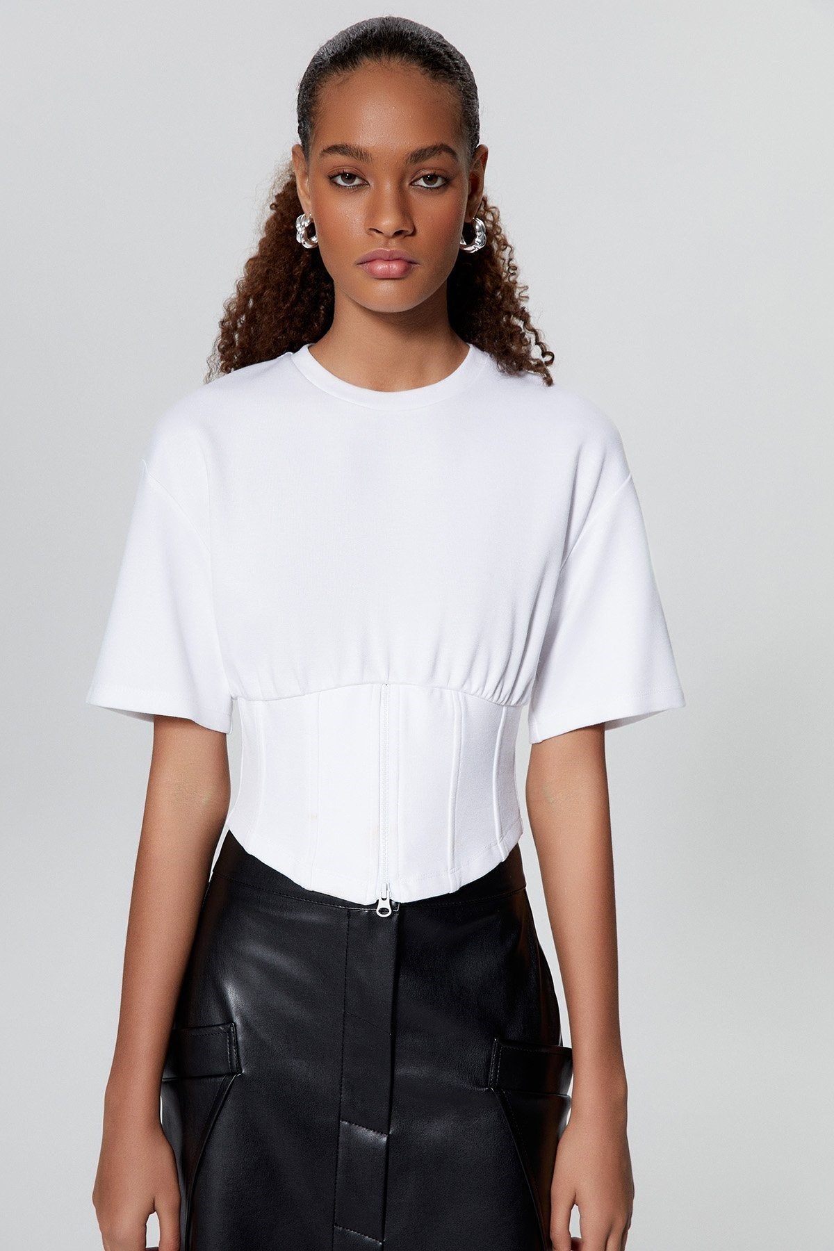 Fermuar Detaylı Beyaz Crop T-shirt