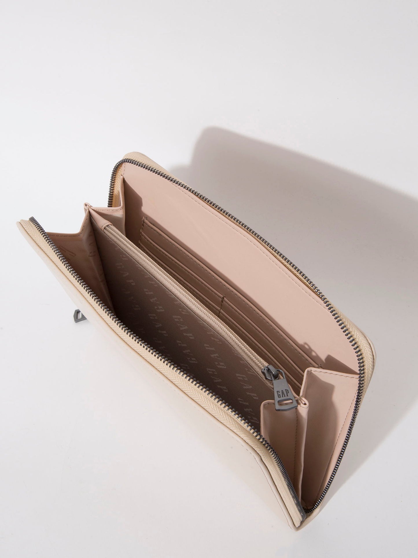 Bej Gap Logo Clutch Çanta