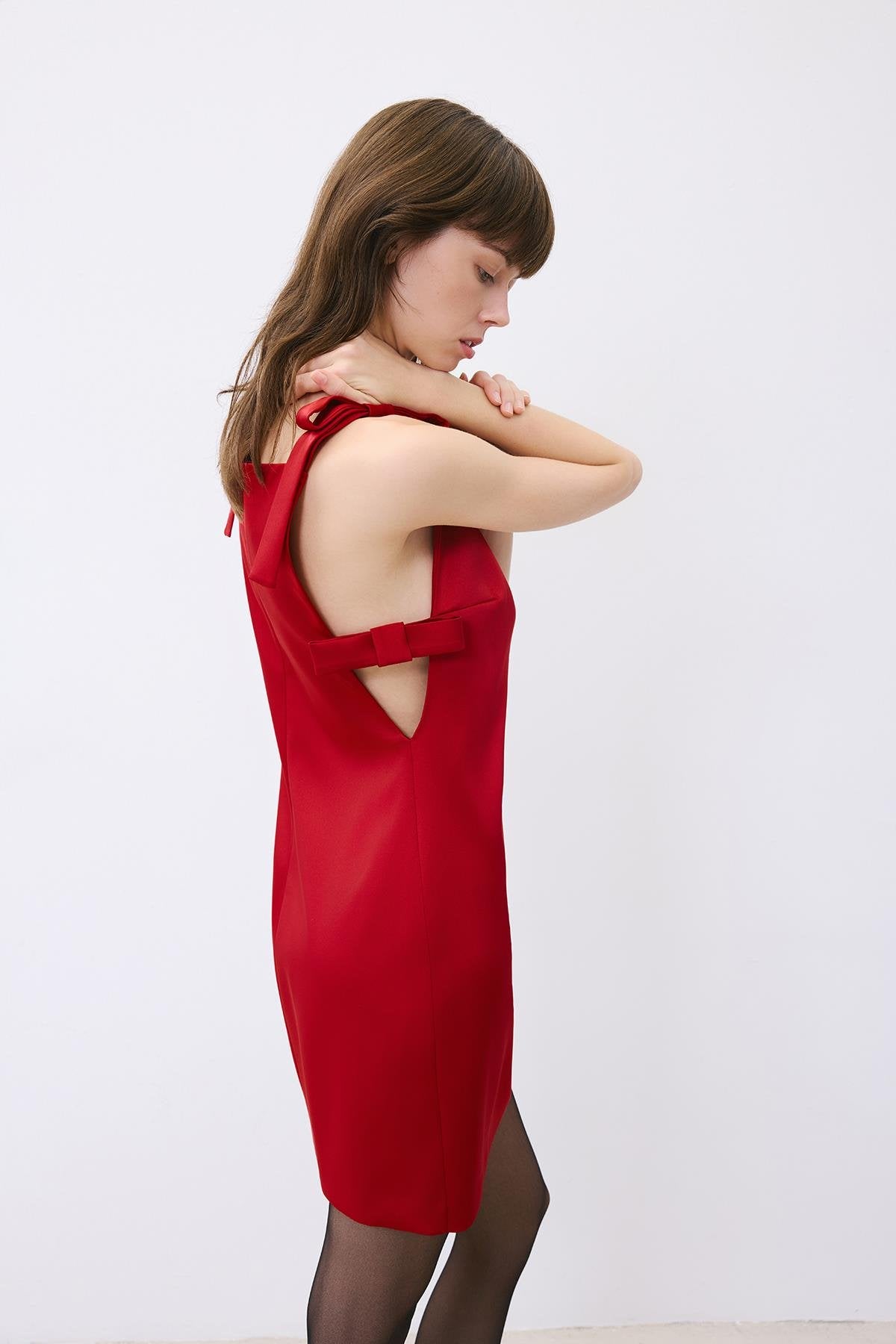 Fiyonk Detaylı Askılı Mini Bordo Elbise