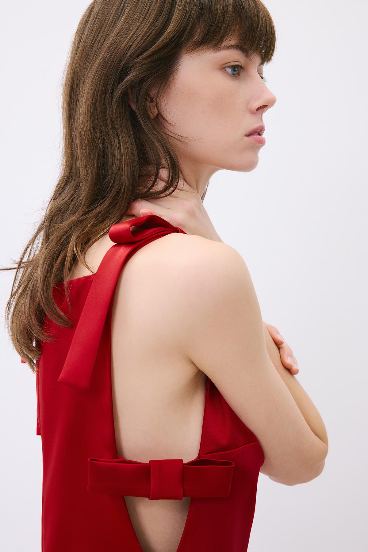 Fiyonk Detaylı Askılı Mini Bordo Elbise