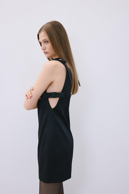 Fiyonk Detaylı Askılı Mini Siyah Elbise