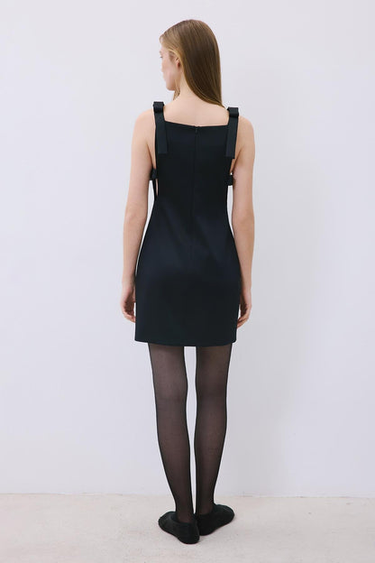 Fiyonk Detaylı Askılı Mini Siyah Elbise