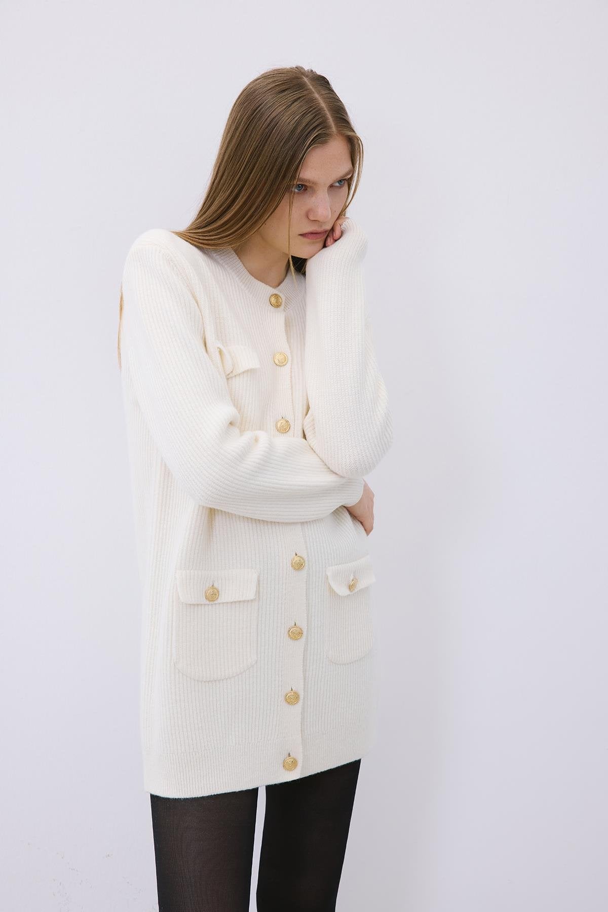 Gold Düğmeli Ekru Triko Hırka