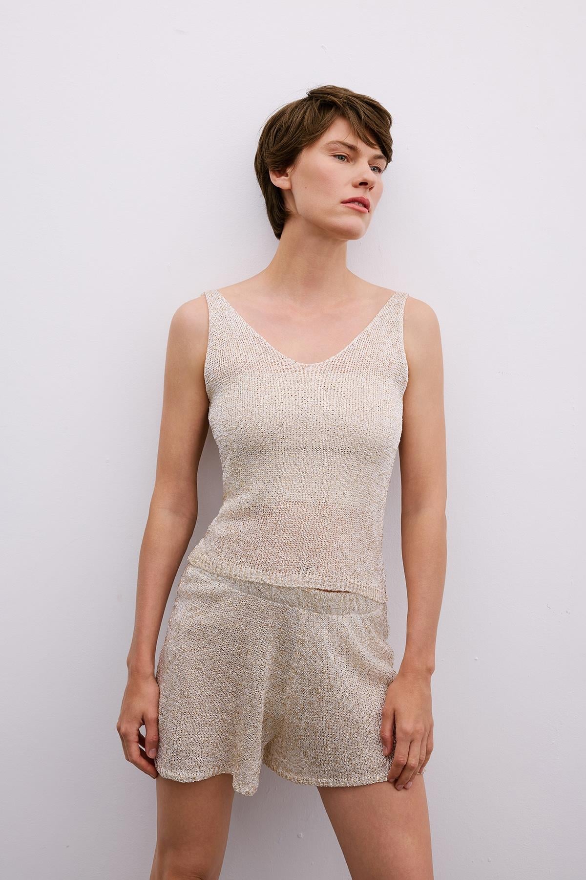 Gold Payetli V Yaka Rahat Ekru Crop Bluz