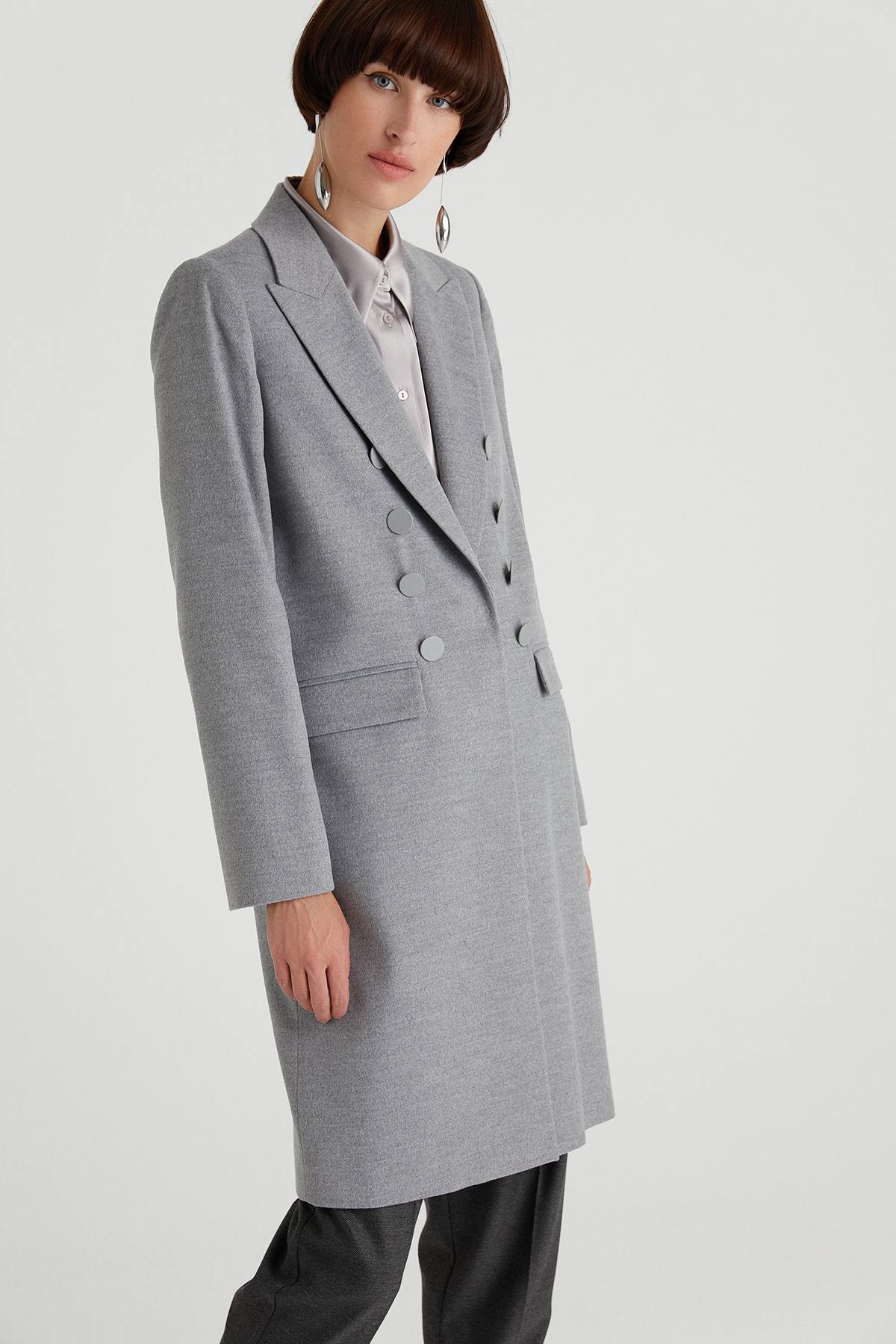 Gri Düğmeli Maskülen Palto