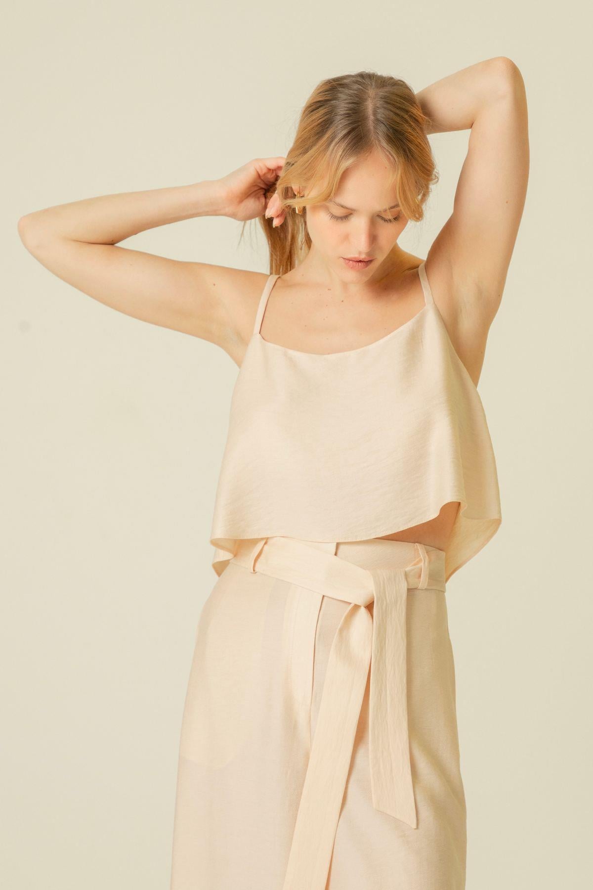 Ince Askılı Bej Crop Top