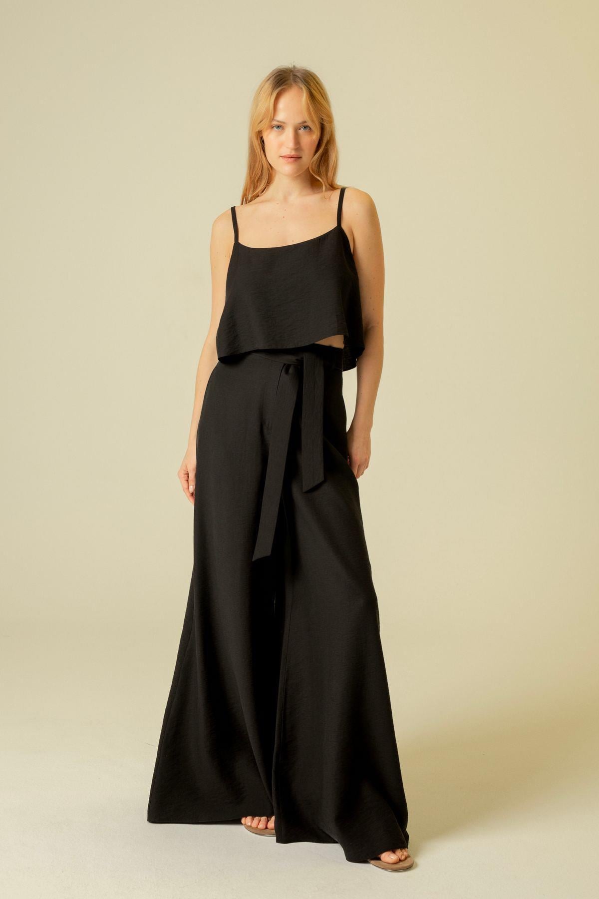 Ince Askılı Siyah Crop Top