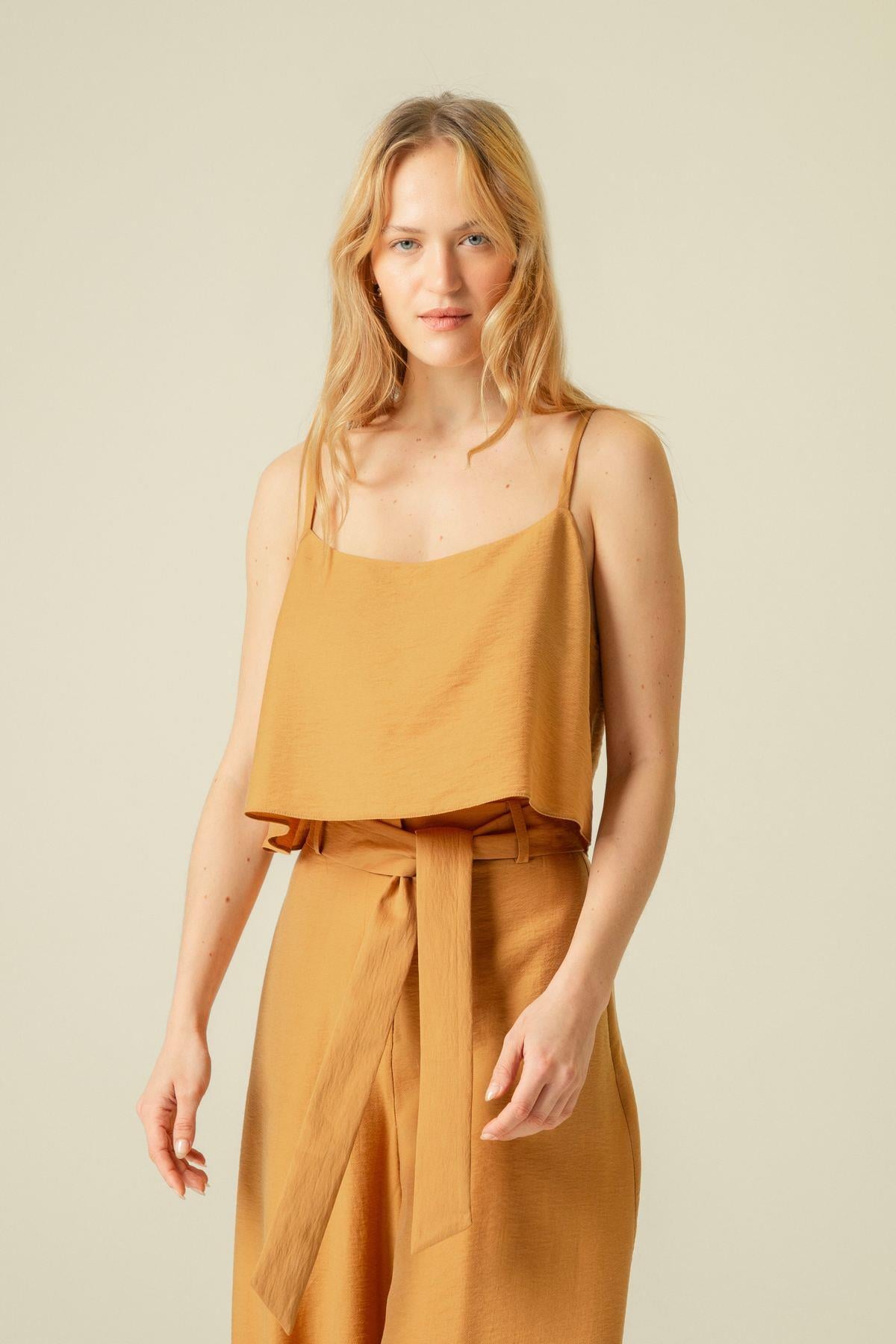 Ince Askılı Tütün Crop Top