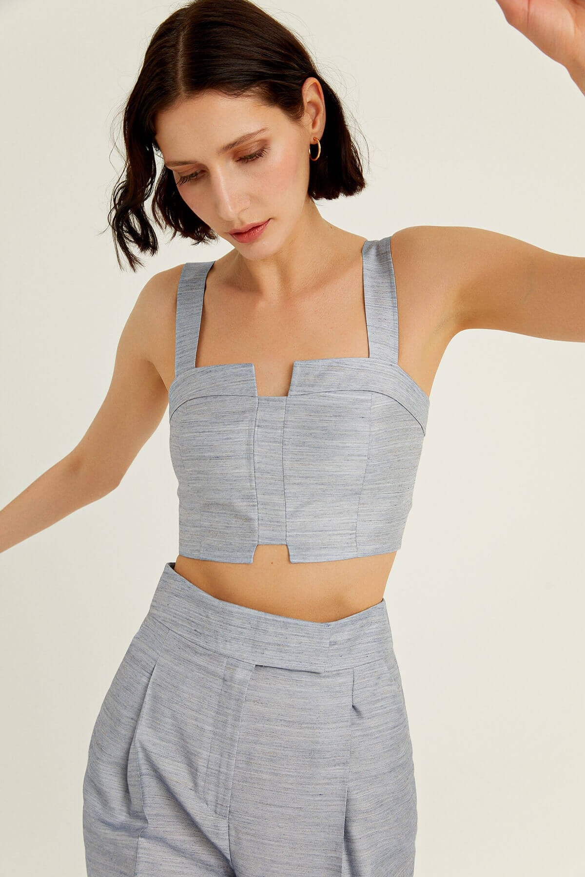 Indigo Kalın Askılı Crop Keten Bluz