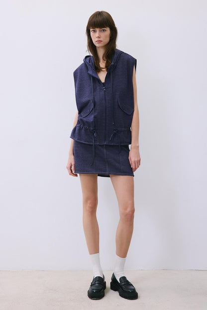 Kapüşonlu Deri Detaylı Indigo Triko Yelek