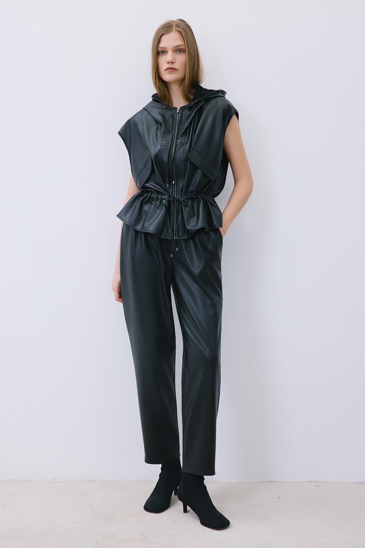 Kapüşonlu Suni Deri Siyah Yelek