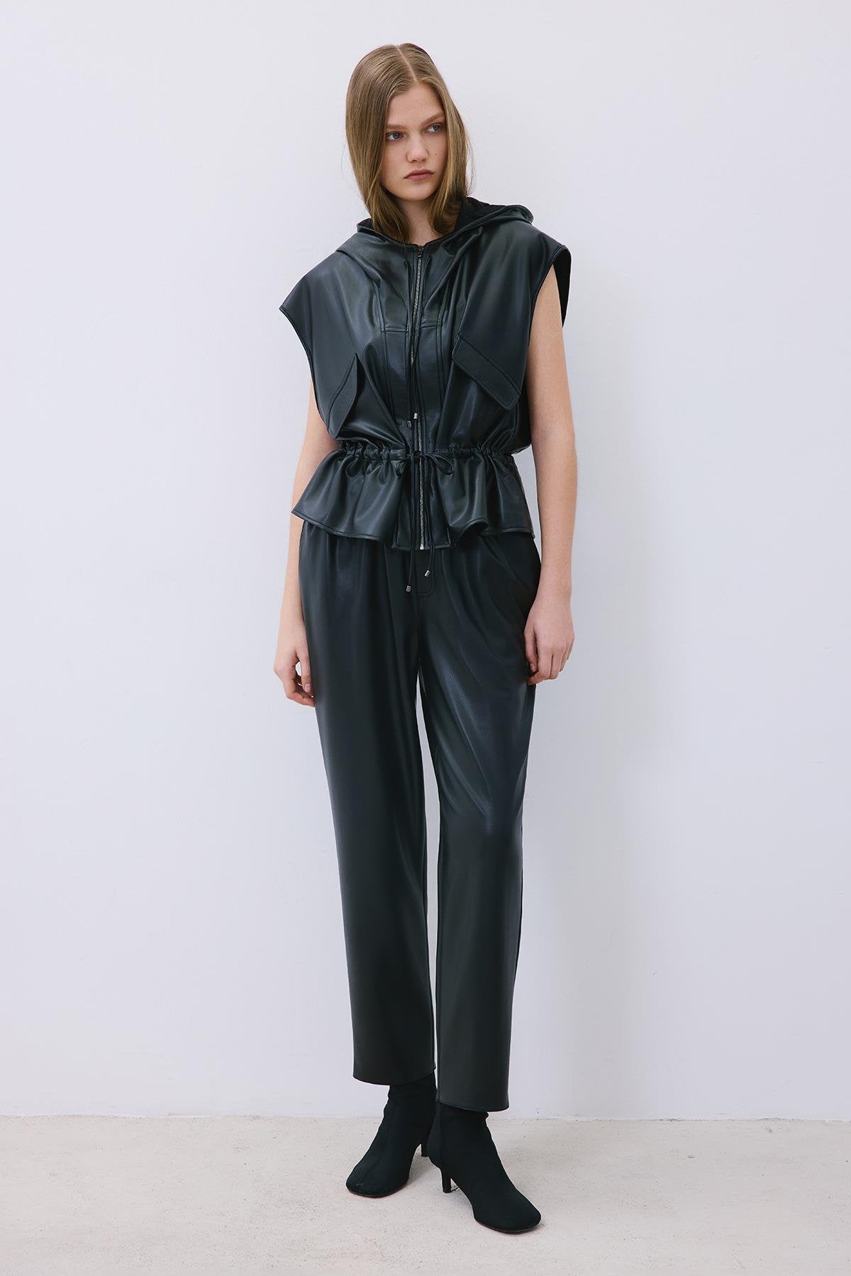 Kapüşonlu Suni Deri Siyah Yelek