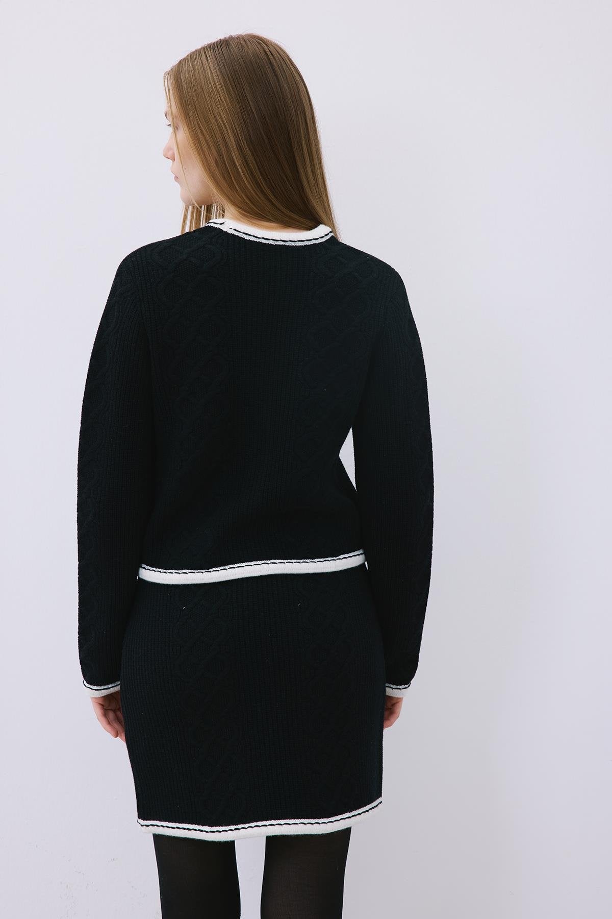 Kontrast Biyeli Siyah Triko Hırka