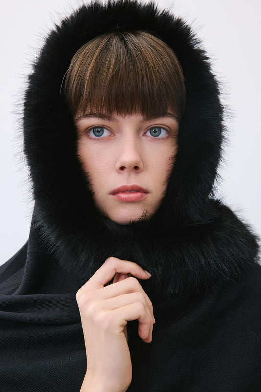 Kürk Detaylı Püsküllü Siyah Şal