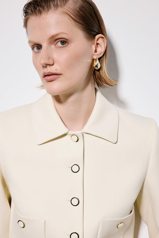 Metal Düğmeli Ekru Crop Ceket