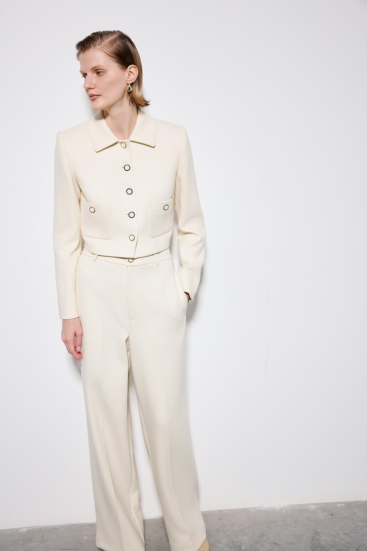 Metal Düğmeli Ekru Crop Ceket