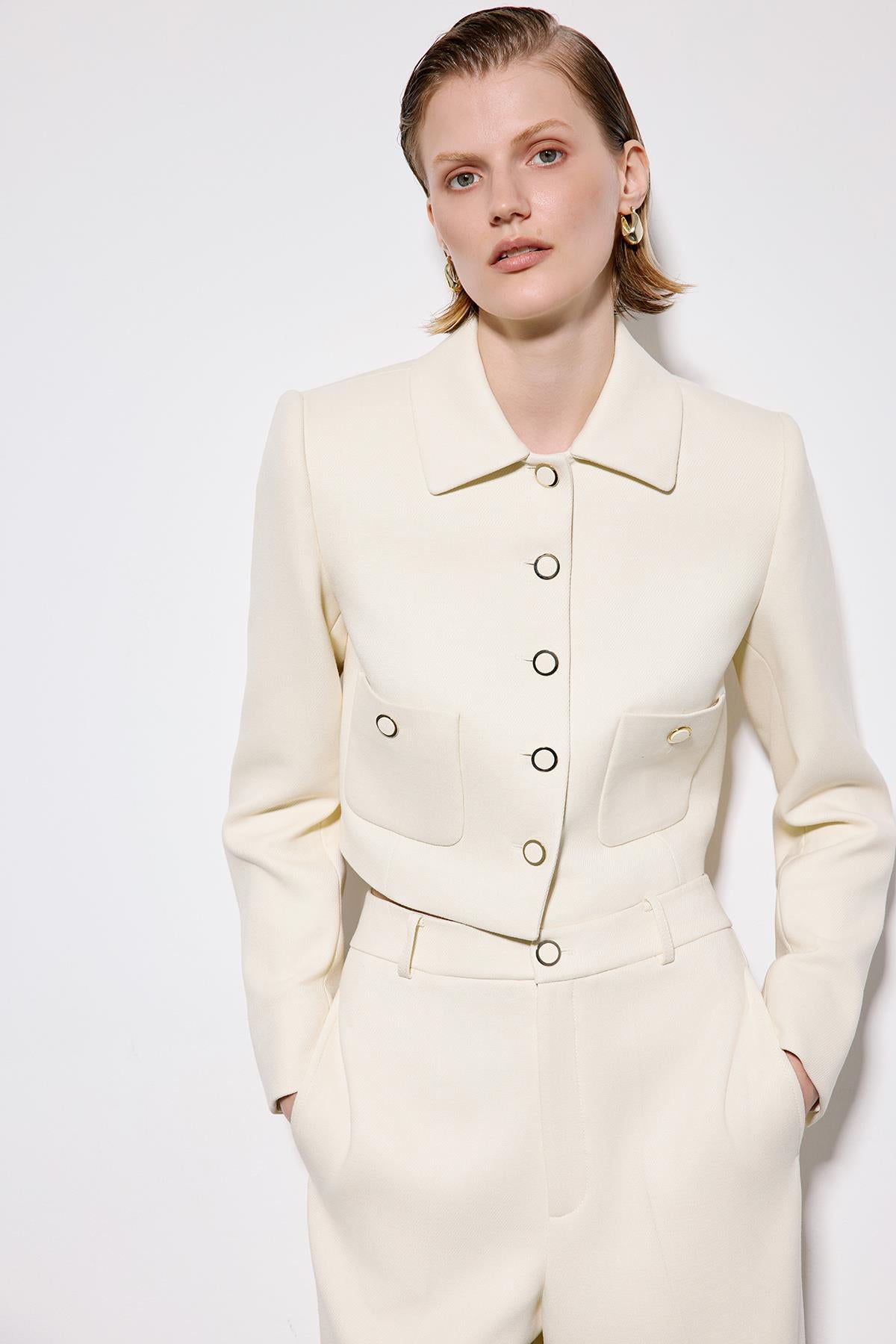 Metal Düğmeli Ekru Crop Ceket