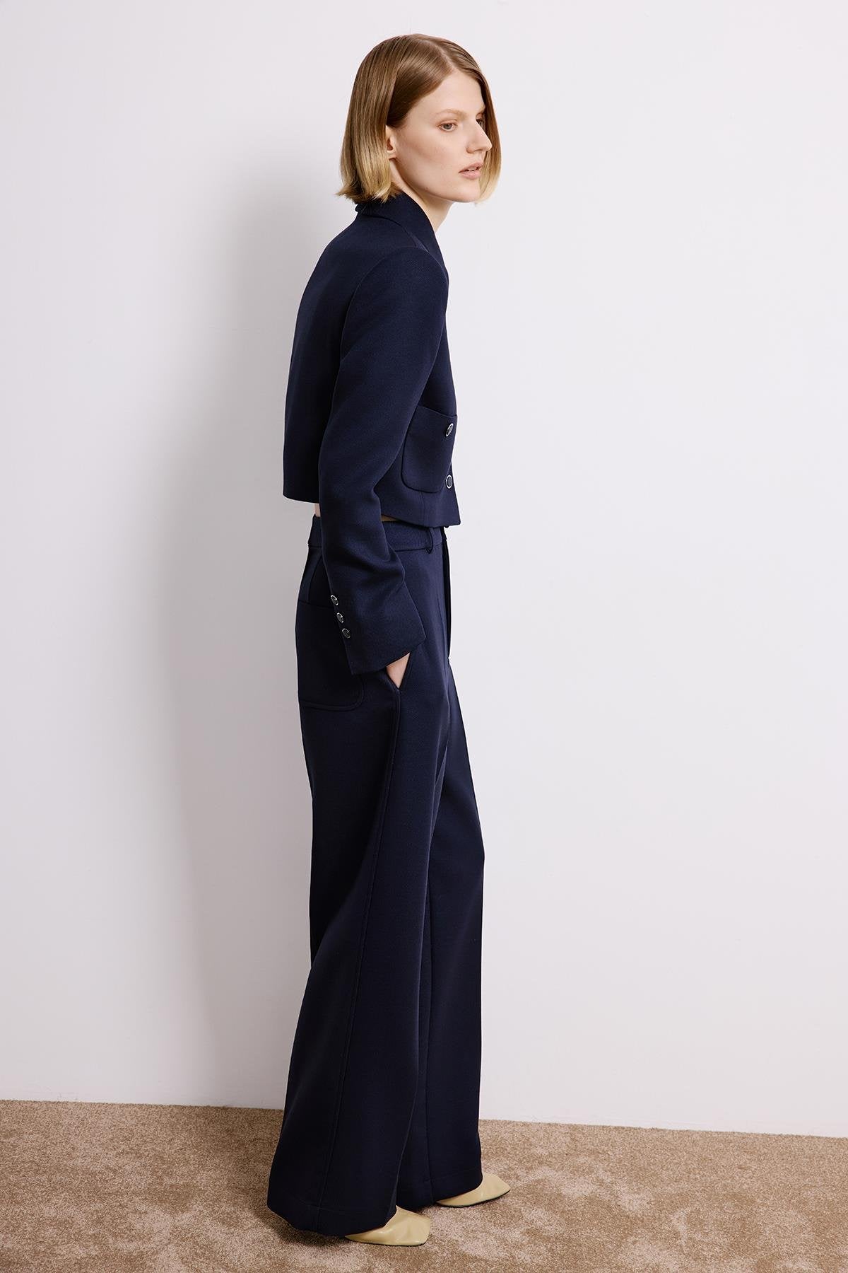 Metal Düğmeli Lacivert Crop Ceket