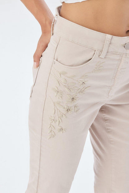 Nakış Detaylı Gri Jean Pantolon