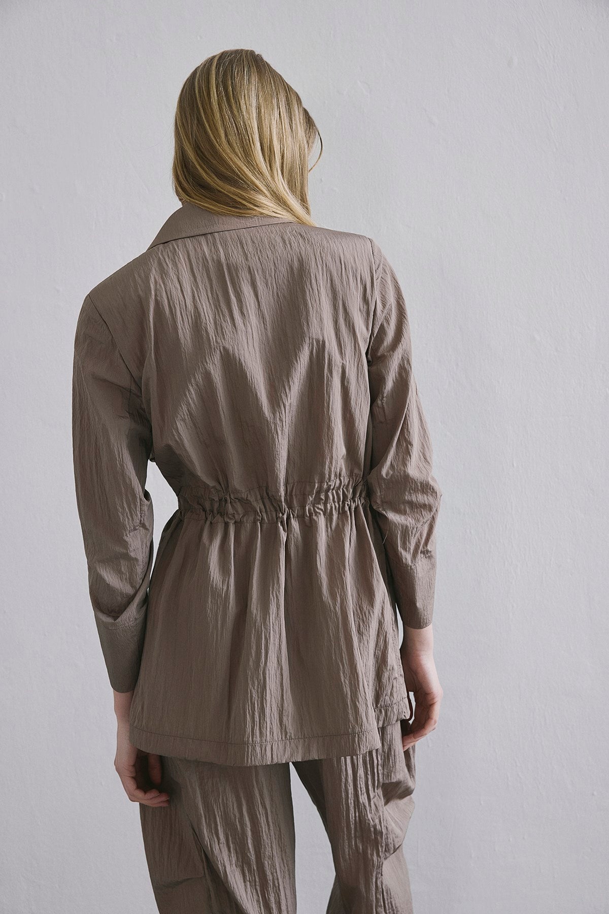 Ön Cepli Büzgü Detaylı Camel Ceket