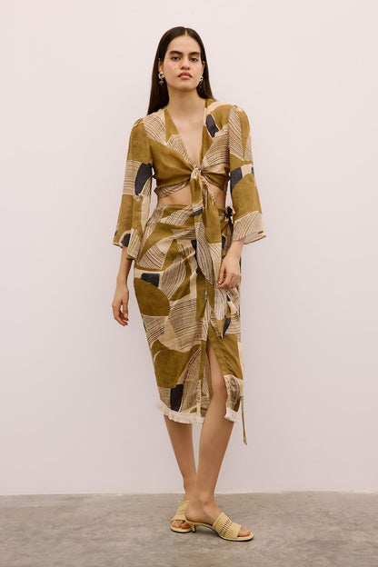 Önden Bağlamalı Desenli Camel Crop Bluz