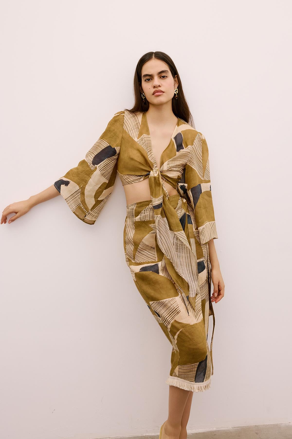 Önden Bağlamalı Desenli Camel Crop Bluz