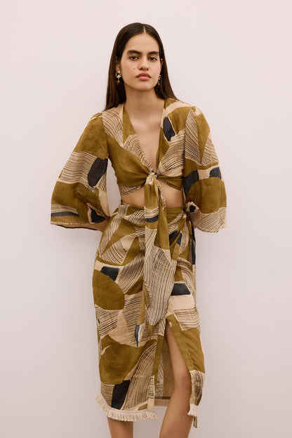 Önden Bağlamalı Desenli Camel Crop Bluz