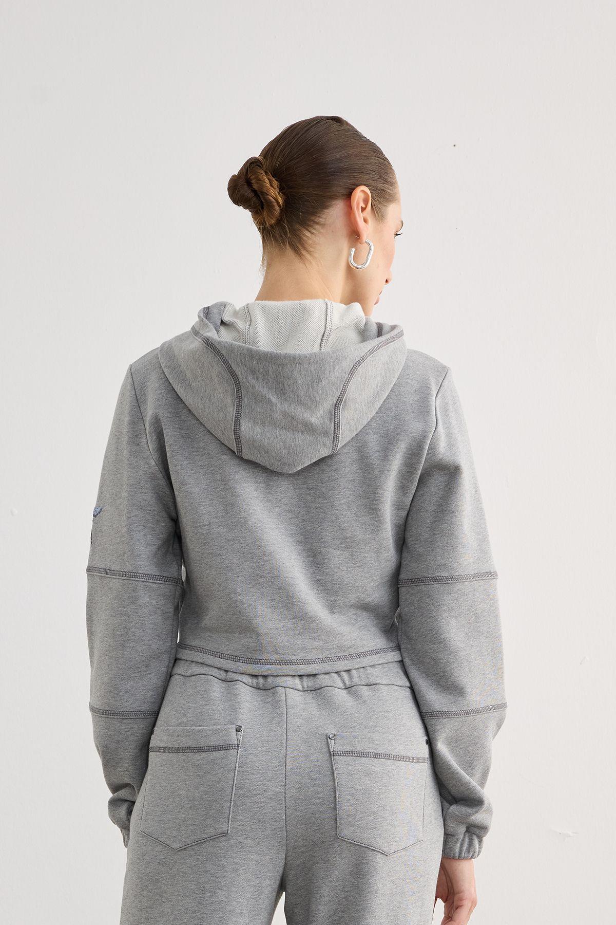 Önden Cepli Kapüşonlu Gri Sweatshirt