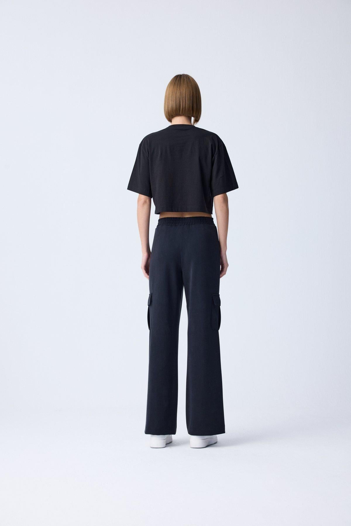 Payet Detaylı Siyah Crop T-shirt