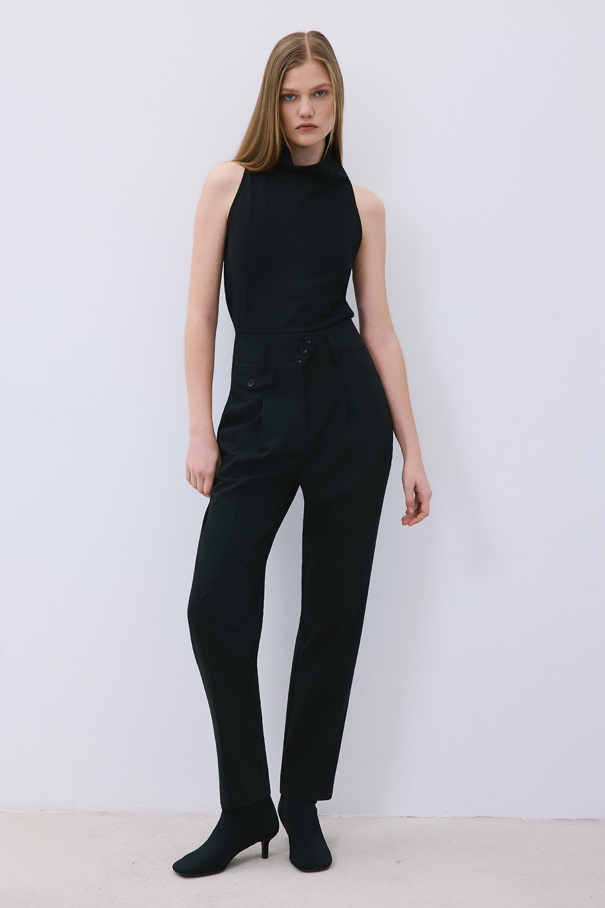 Pileli Dar Paça Yüksek Bel Siyah Pantolon
